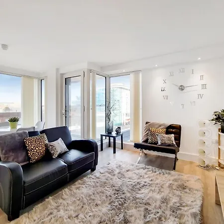 Luxury New 2 Bed/2 Bathroom Flat With Balcony Edgware Exterior photo