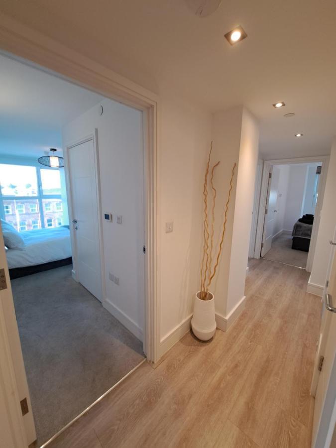 Luxury New 2 Bed/2 Bathroom Flat With Balcony * Edgware