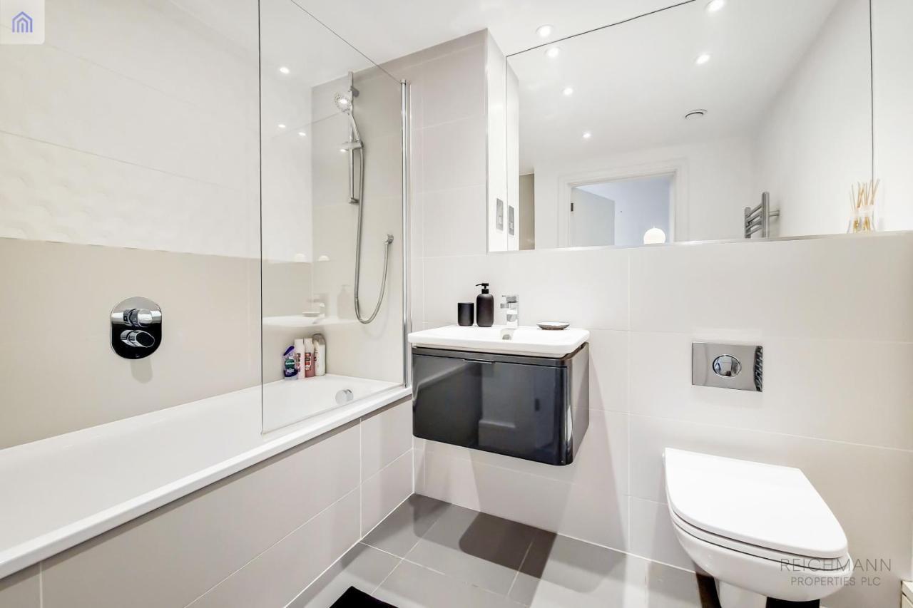 Luxury New 2 Bed/2 Bathroom Flat With Balcony * Edgware