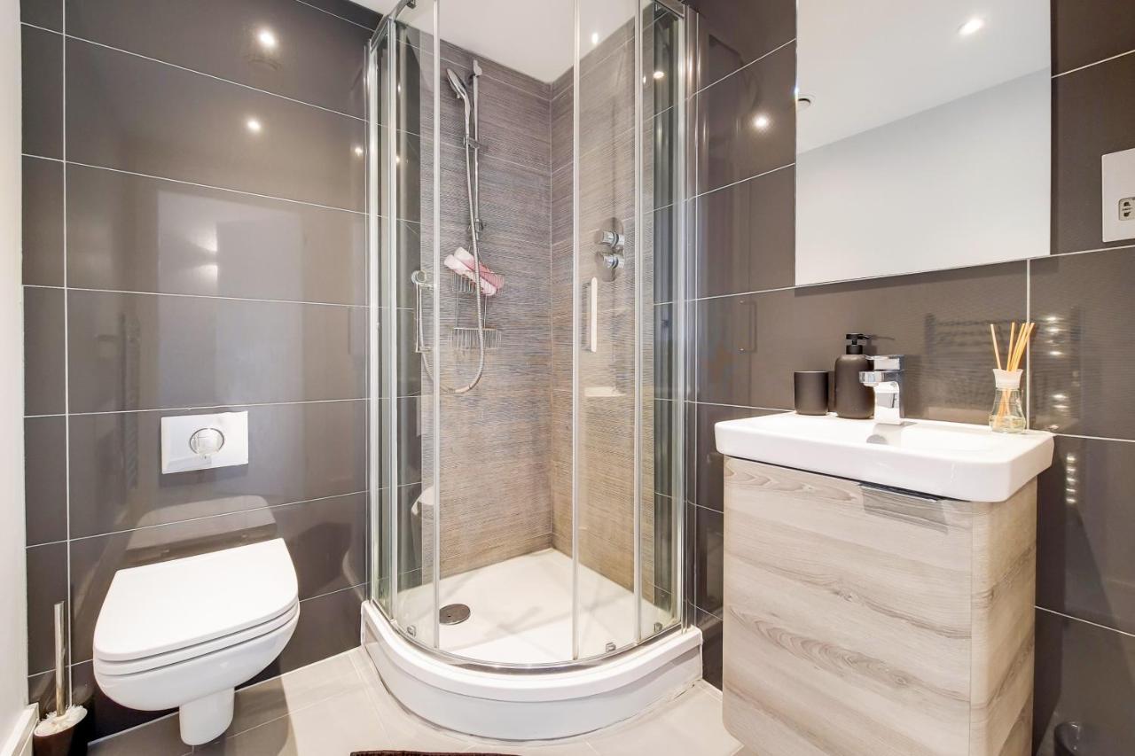 Luxury New 2 Bed/2 Bathroom Flat With Balcony * Edgware